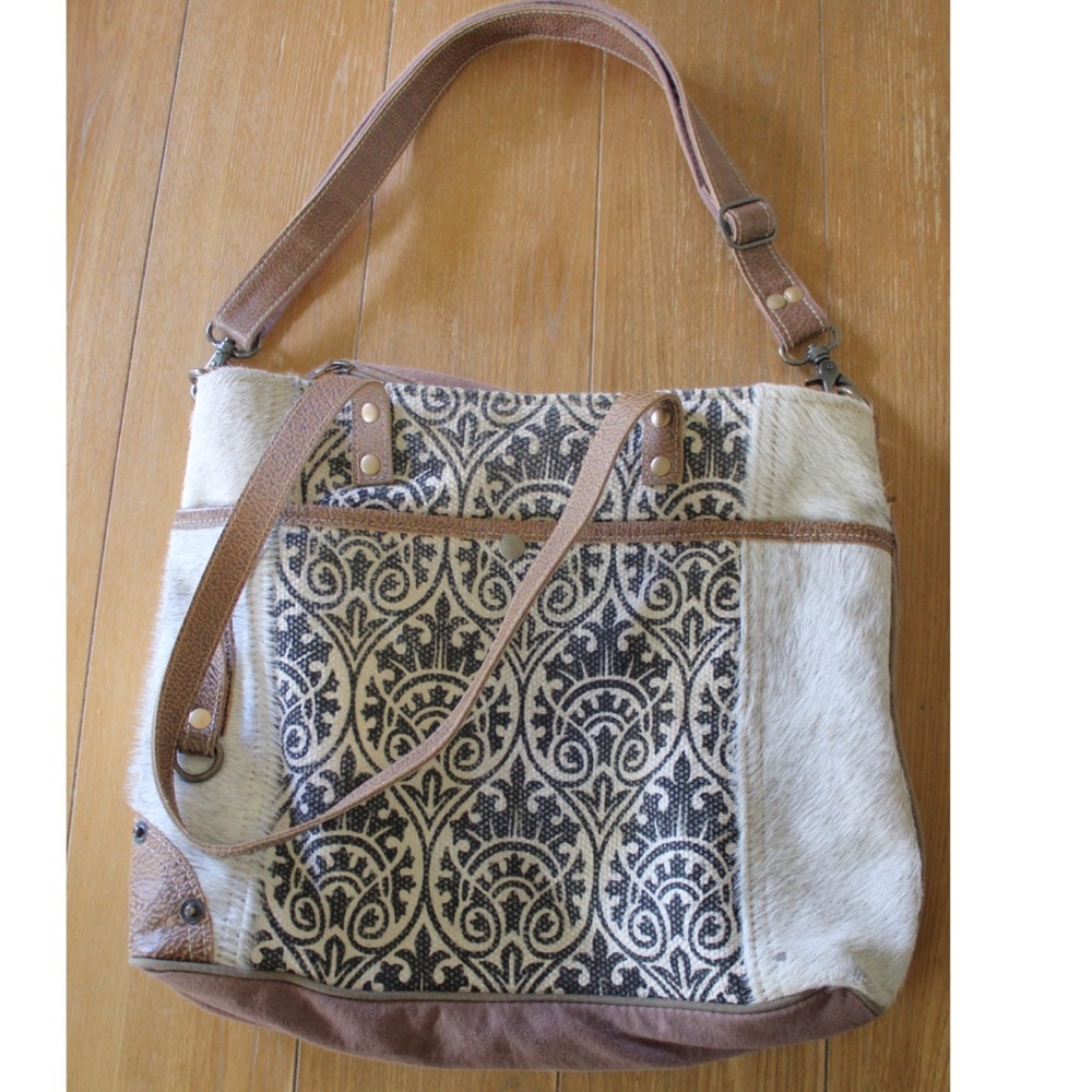 Myra Bag Ace Upcycled Canvas & Cowhide Messenger Bag Preowned - Picture 2 of 13